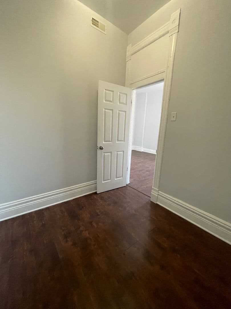Chicago Apartment: 2003 W. Cermak Rd