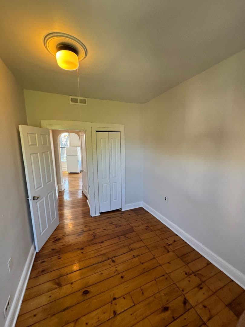 Chicago Apartment: 2065 Coulter St