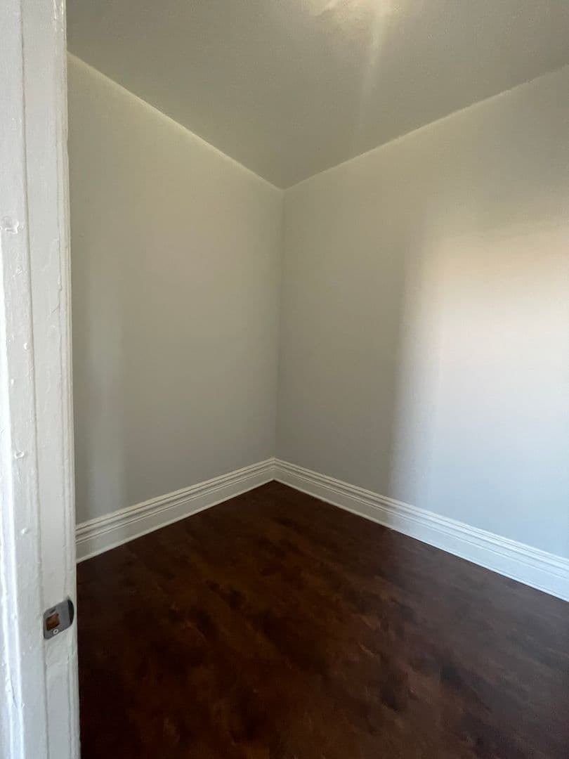 Chicago Apartment: 2003 W. Cermak Rd