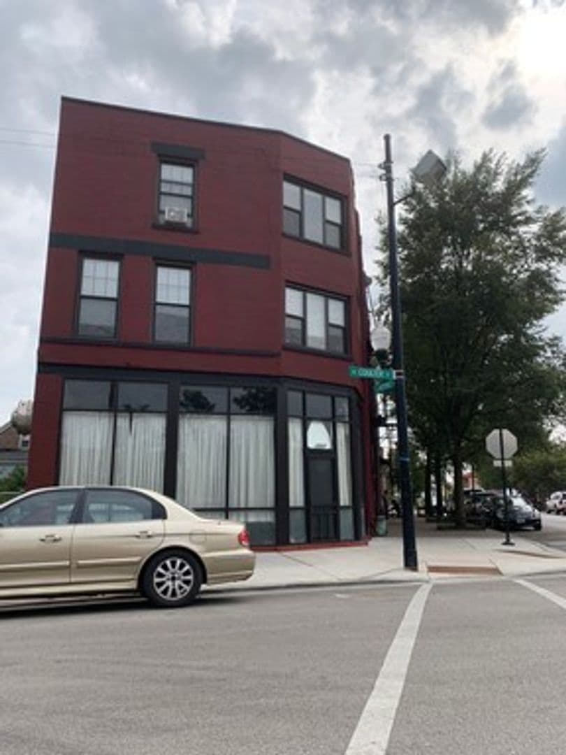 Chicago Apartment: 2065 Coulter St