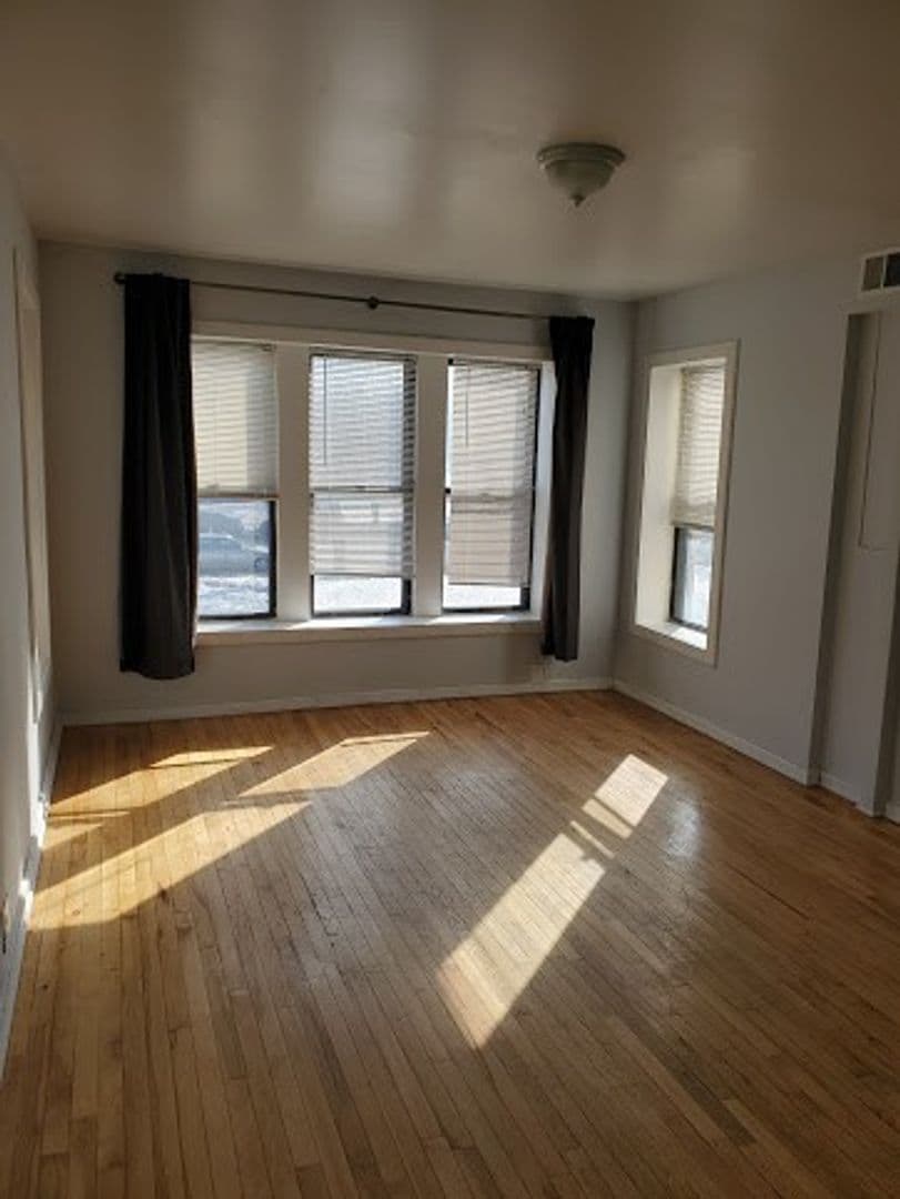 Chicago Apartment: 2200-2210 S. Marshall Blvd
