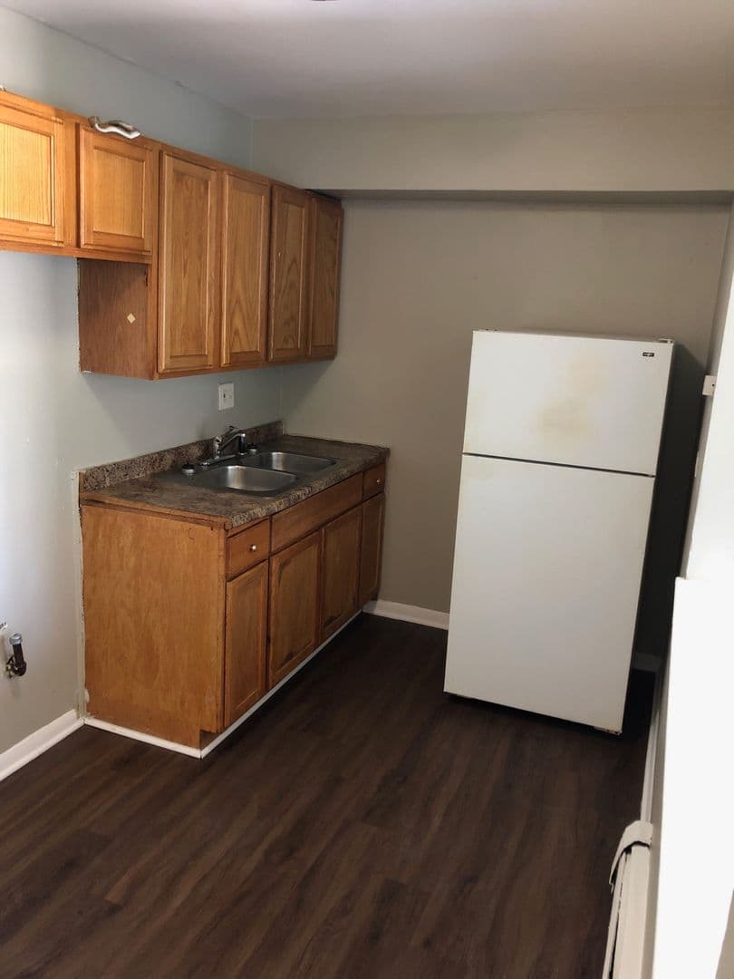 Calumet Park Apartment: 1200 W. 127th St
