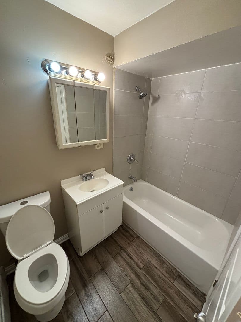 Calumet Park Apartment: 12510 S. Lincoln St