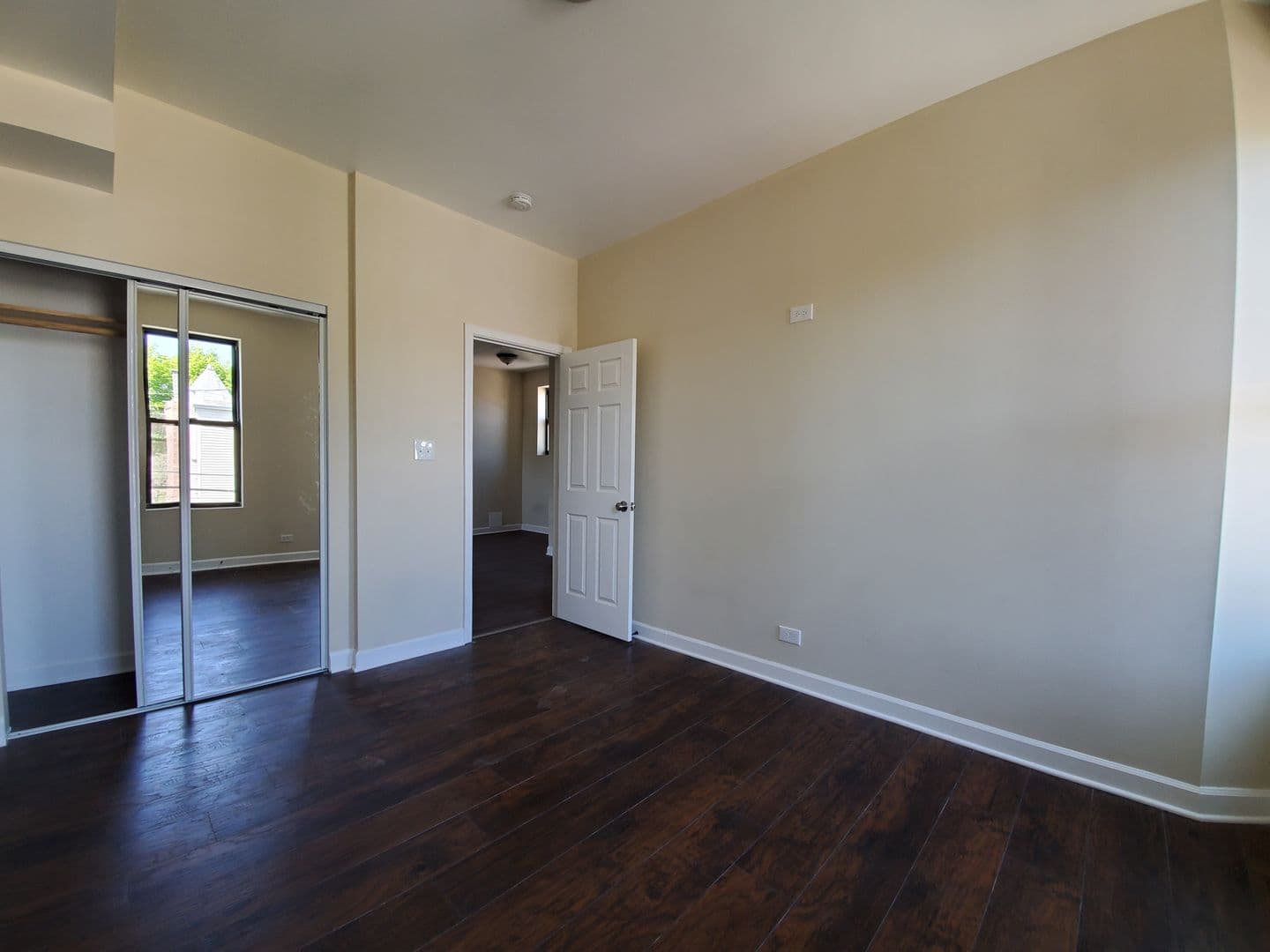 Chicago Apartment: 3042 W. Cullerton St