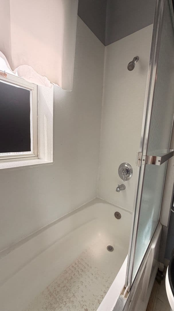 Chicago Apartment: 927 S. Claremont Ave