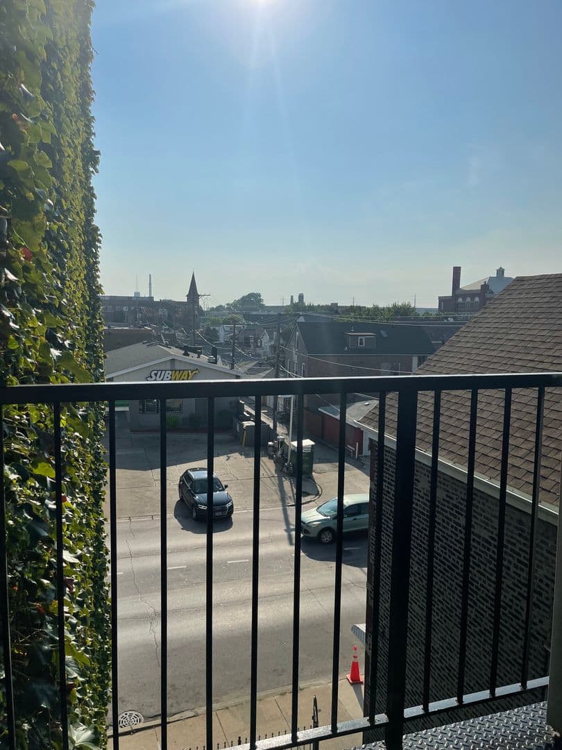 Chicago Apartment: 2003 W. Cermak Rd