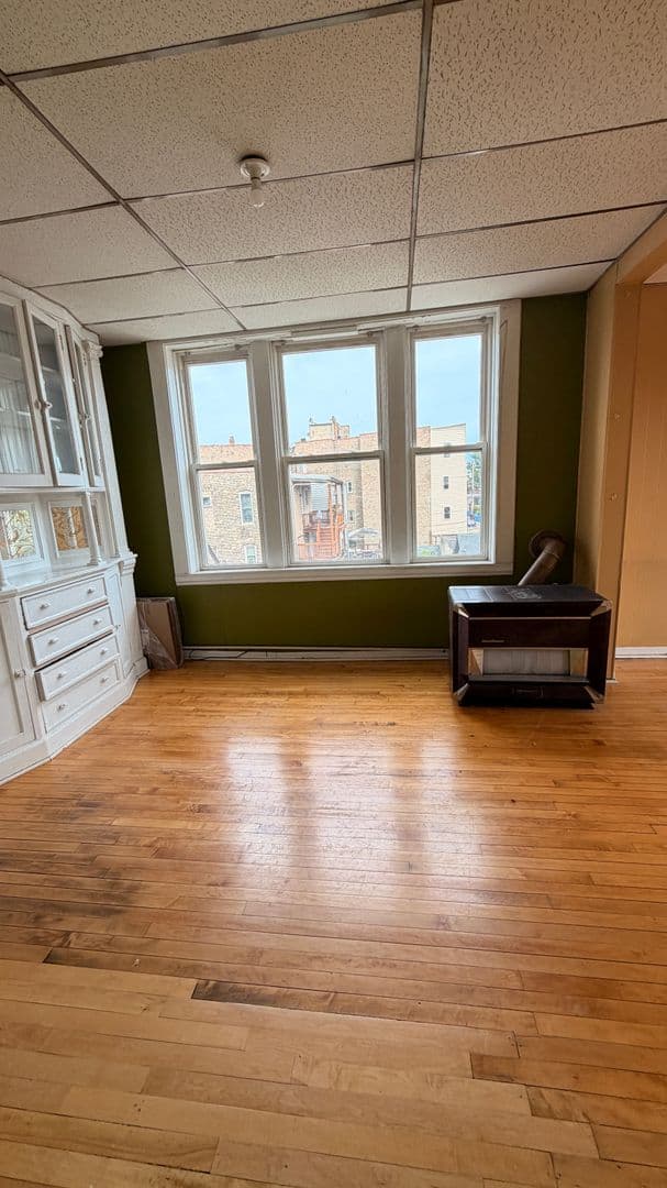 Chicago Apartment: 927 S. Claremont Ave