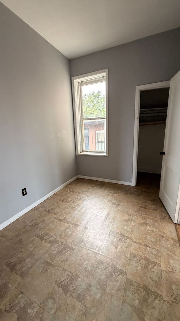 Chicago Apartment: 927 S. Claremont Ave