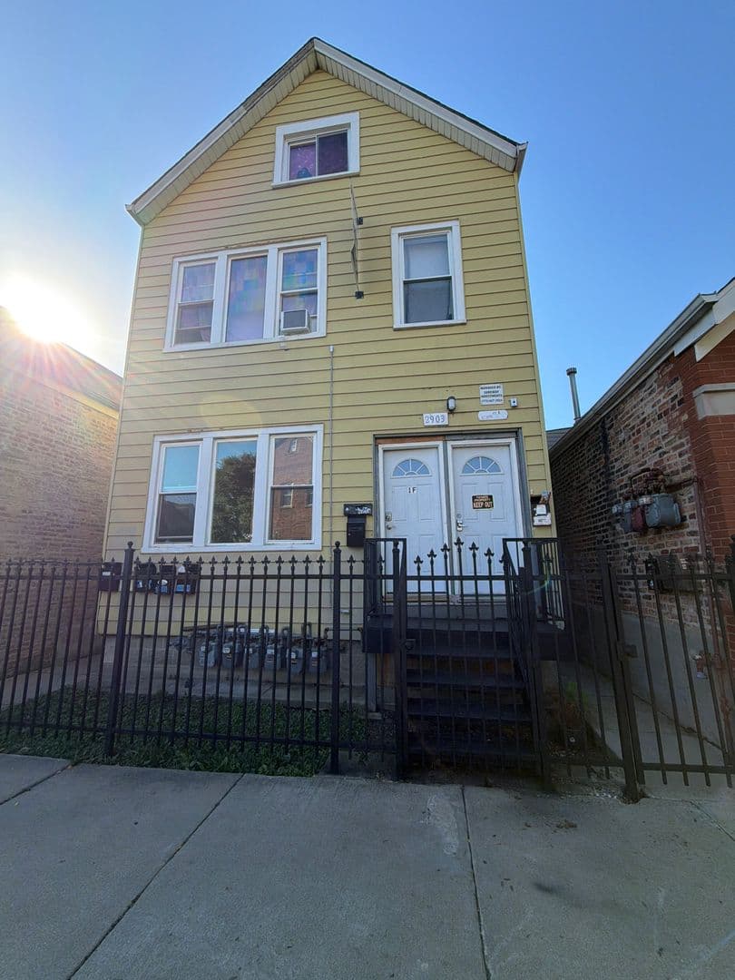Chicago Apartment: 2903-05 W. 25th St