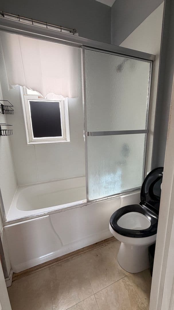 Chicago Apartment: 927 S. Claremont Ave