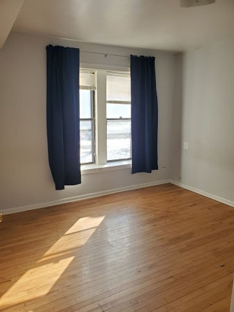 Chicago Apartment: 2200-2210 S. Marshall Blvd