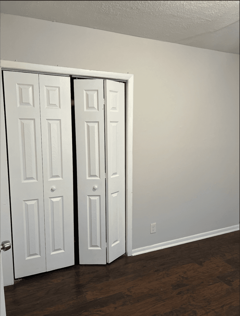 Chicago Apartment: 2200-2210 S. Marshall Blvd