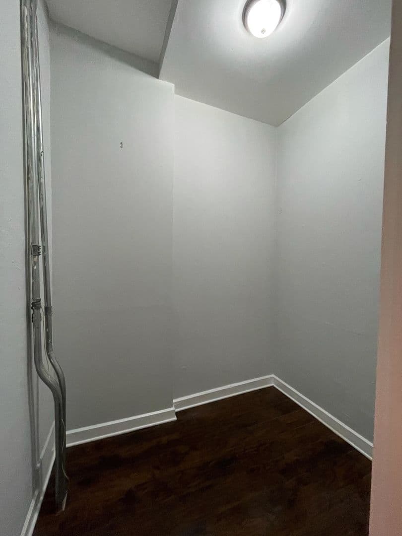 Chicago Apartment: 2065 Coulter St