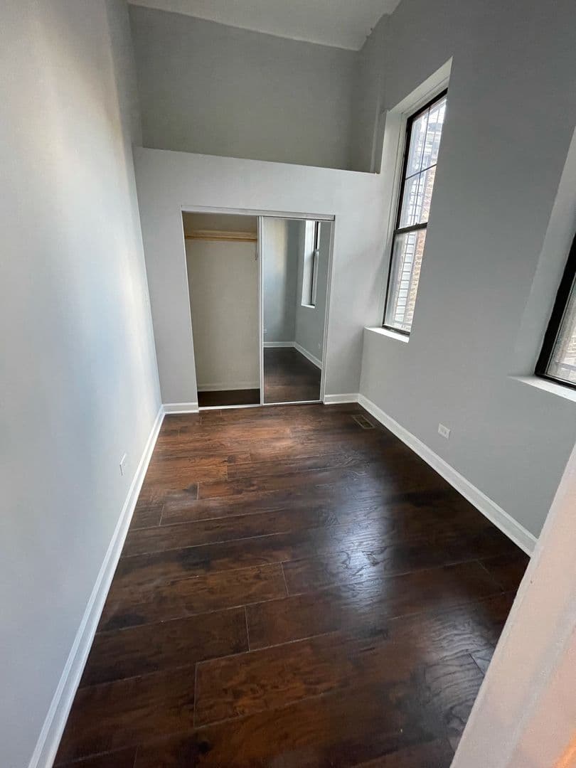 Chicago Apartment: 2065 Coulter St