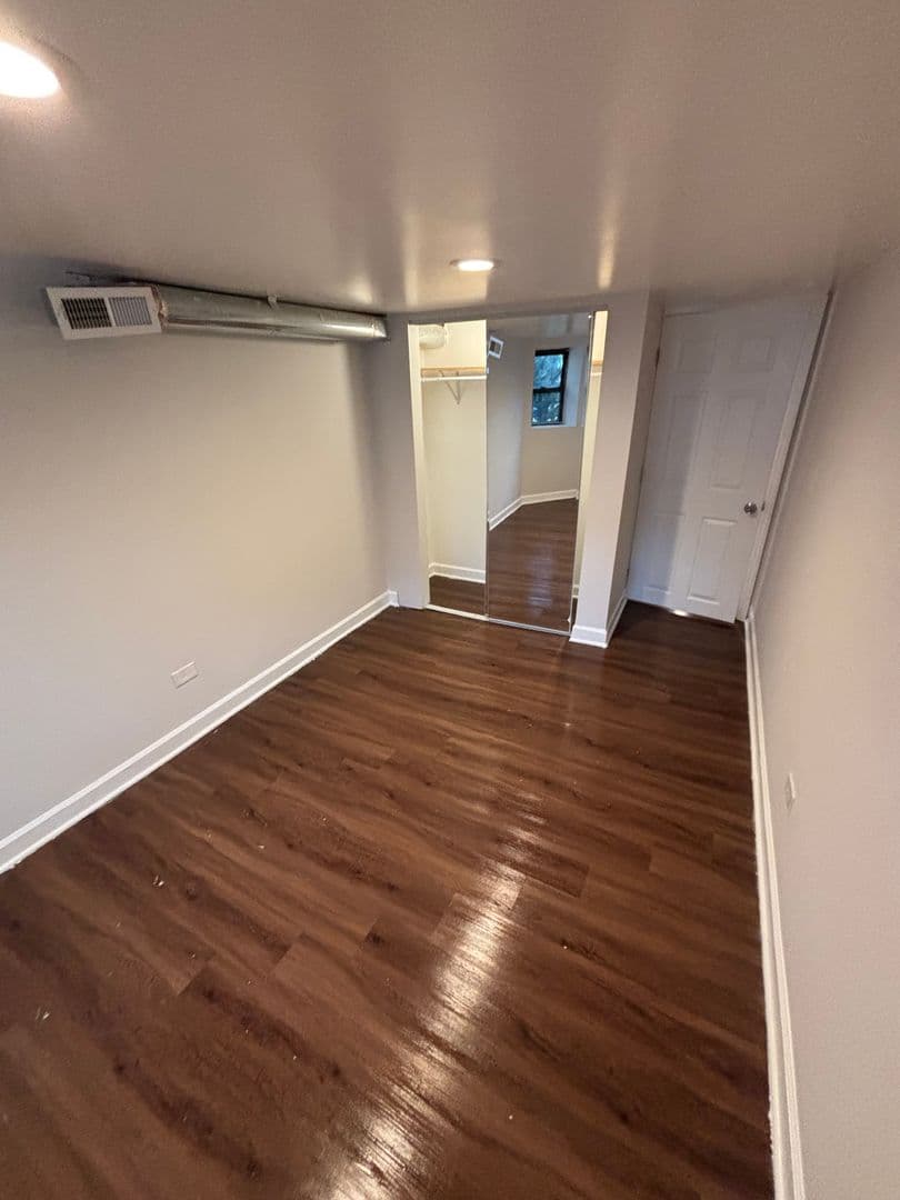 Chicago Apartment: 3042 W. Cullerton St