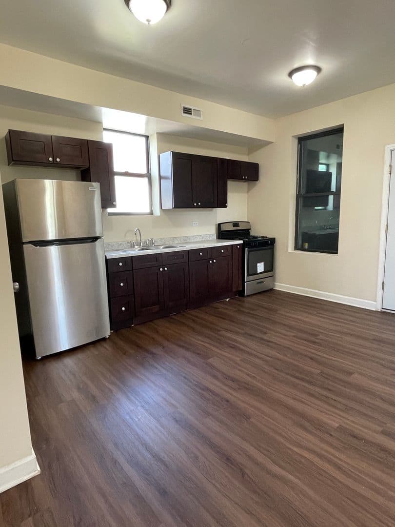Chicago Apartment: 3042 W. Cullerton St