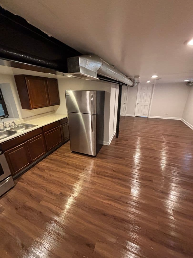 Chicago Apartment: 3042 W. Cullerton St
