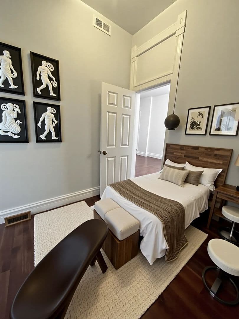 Chicago Apartment: 2003 W. Cermak Rd