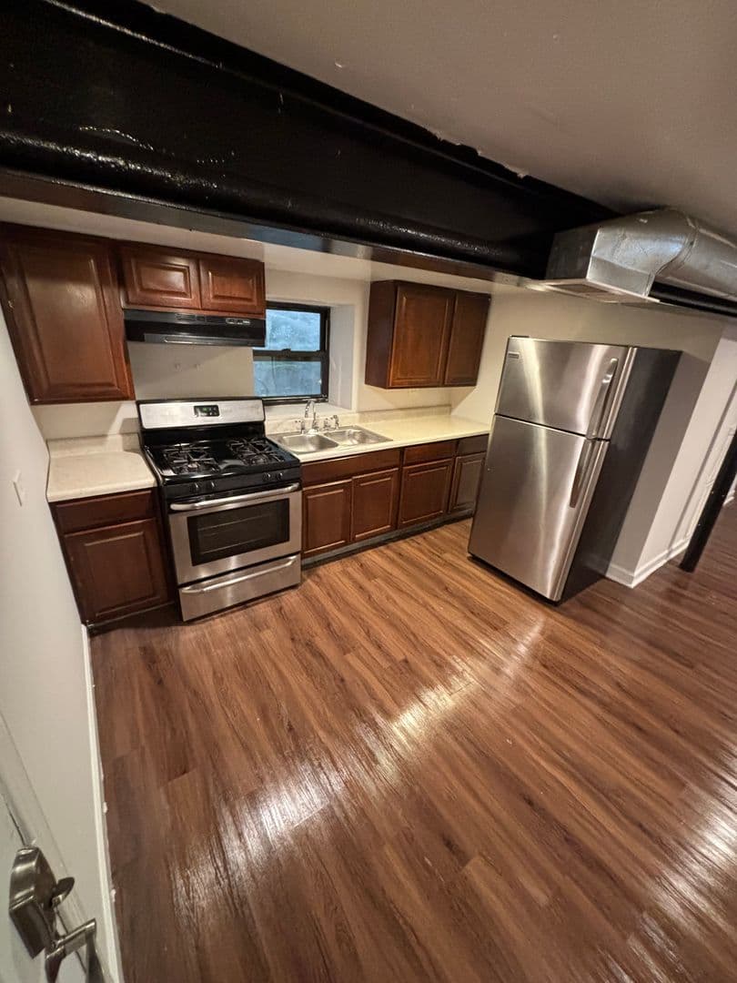 Chicago Apartment: 3042 W. Cullerton St