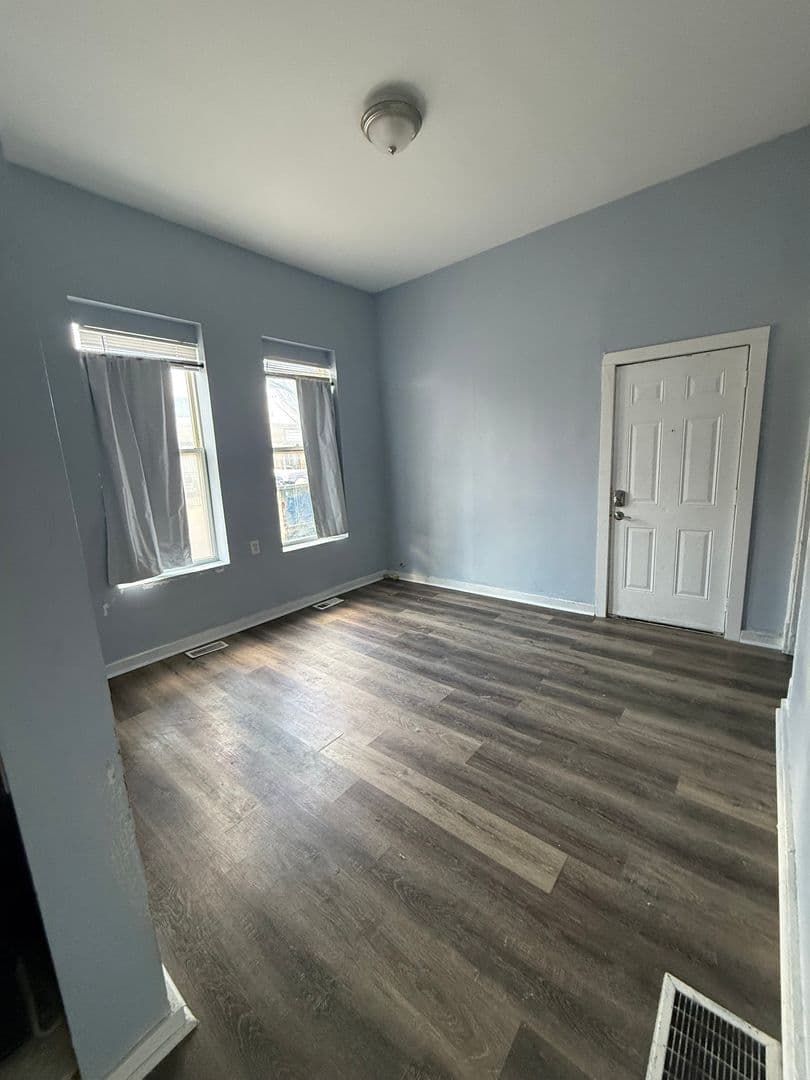 Chicago Apartment: 2101 S. Marshall Blvd & 2867-69 W. 21st St