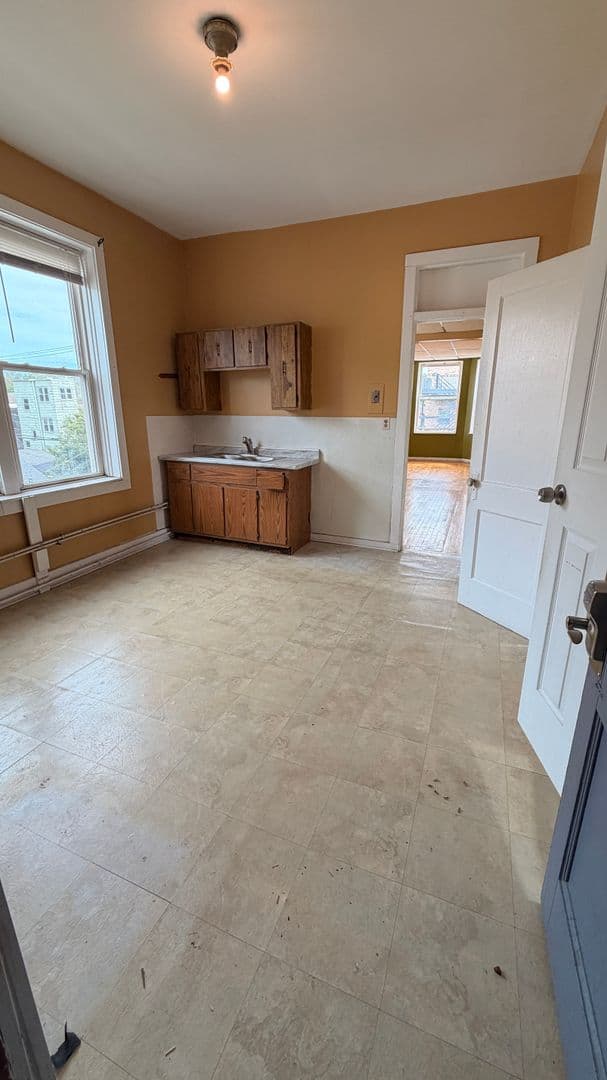 Chicago Apartment: 927 S. Claremont Ave
