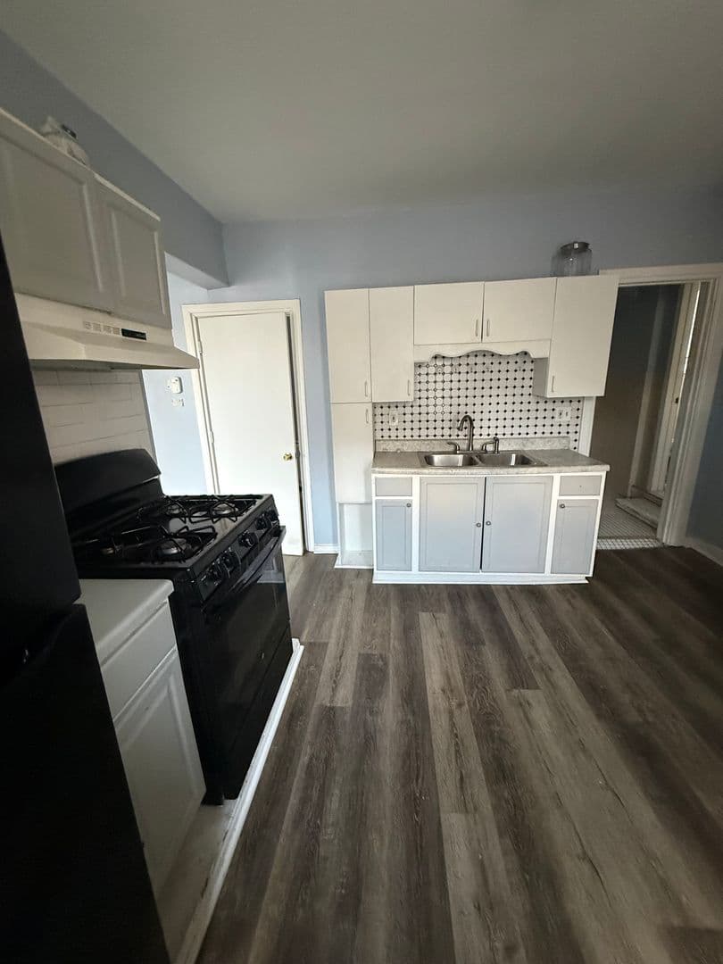 Chicago Apartment: 2101 S. Marshall Blvd & 2867-69 W. 21st St