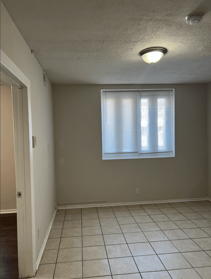 Chicago Apartment: 2200-2210 S. Marshall Blvd