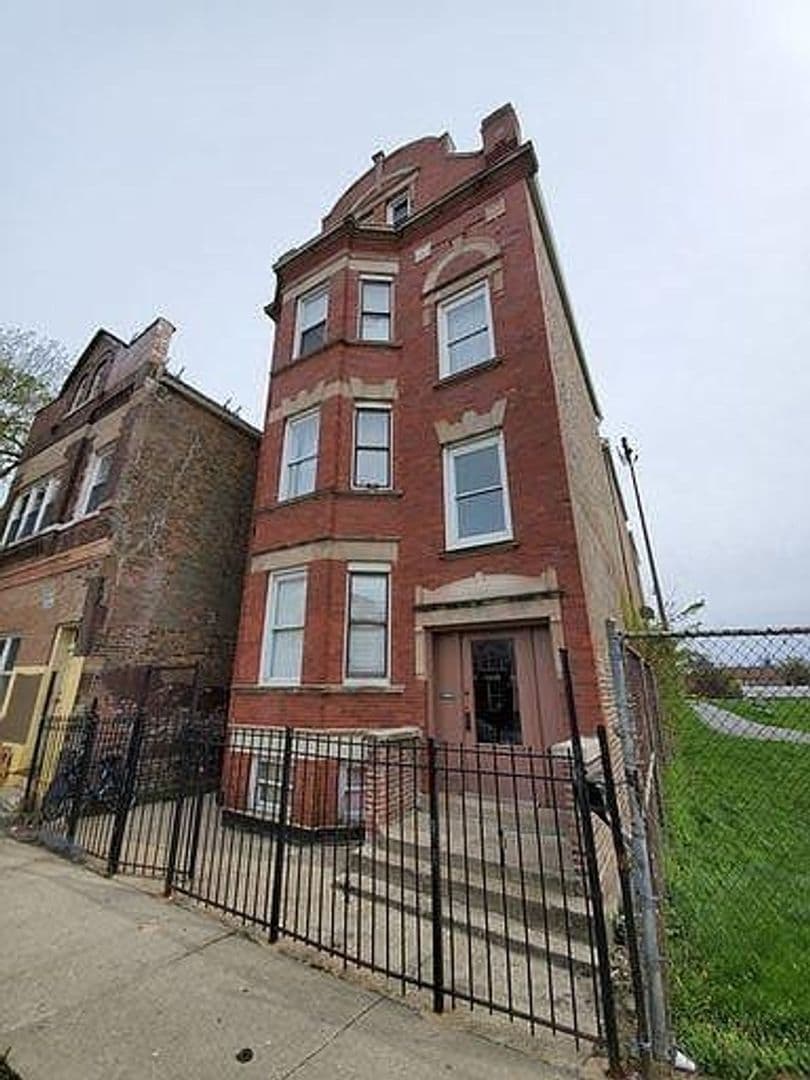 Chicago Apartment: 3245 W. 23rd St