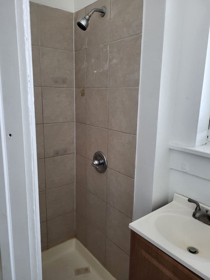 Chicago Apartment: 2003 W. Cermak Rd