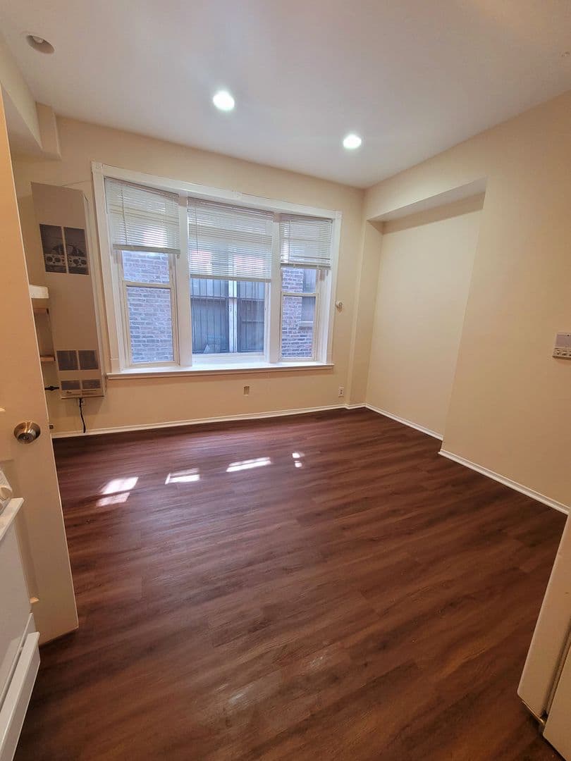 Chicago Apartment: 3150 W. Cermak Rd