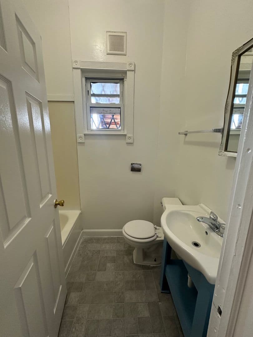 Chicago Apartment: 3150 W. Cermak Rd
