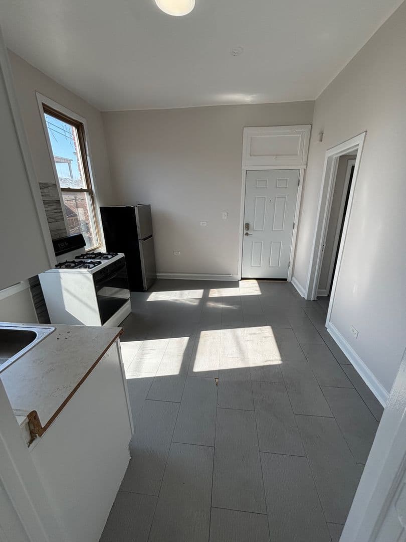 Chicago Apartment: 2143 S. Fairfield Ave