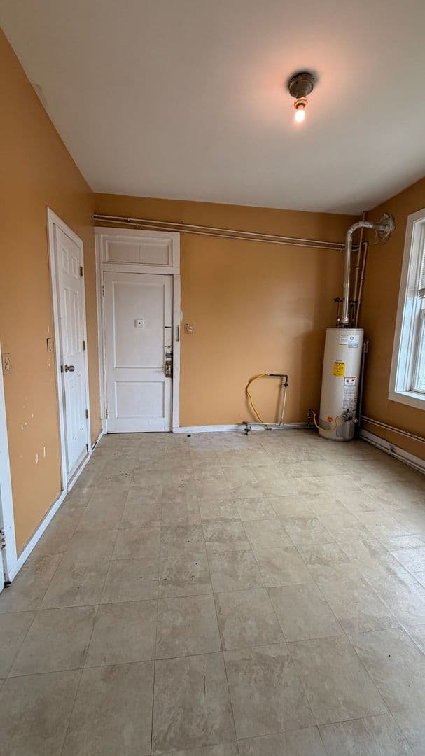 Chicago Apartment: 927 S. Claremont Ave