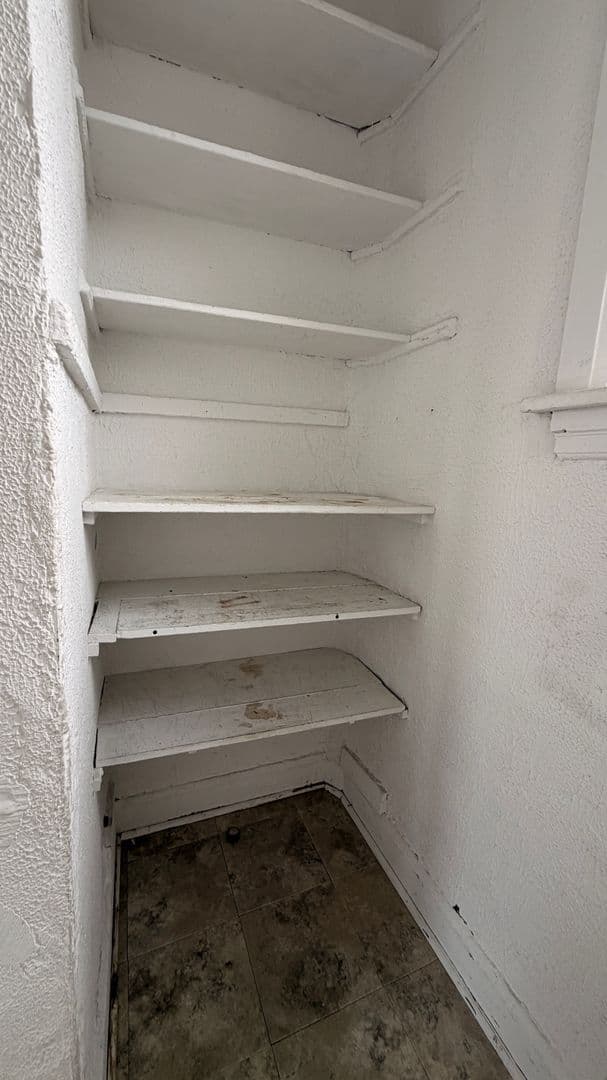 Chicago Apartment: 927 S. Claremont Ave