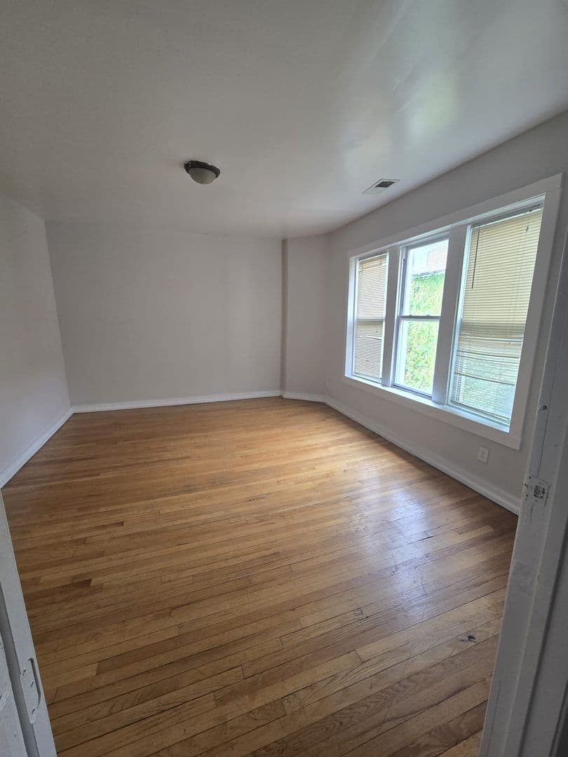 Chicago Apartment: 2200-2210 S. Marshall Blvd