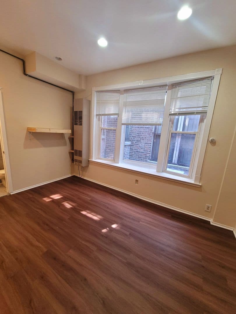Chicago Apartment: 3150 W. Cermak Rd