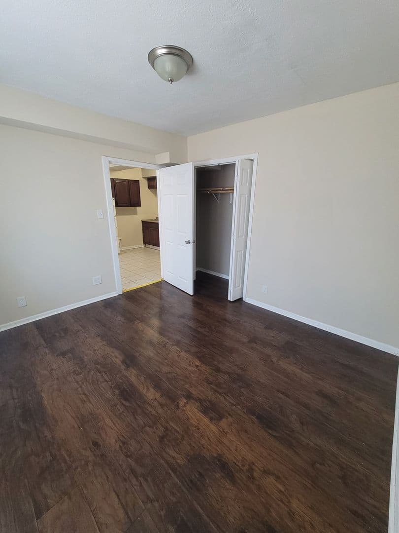 Chicago Apartment: 2200-2210 S. Marshall Blvd