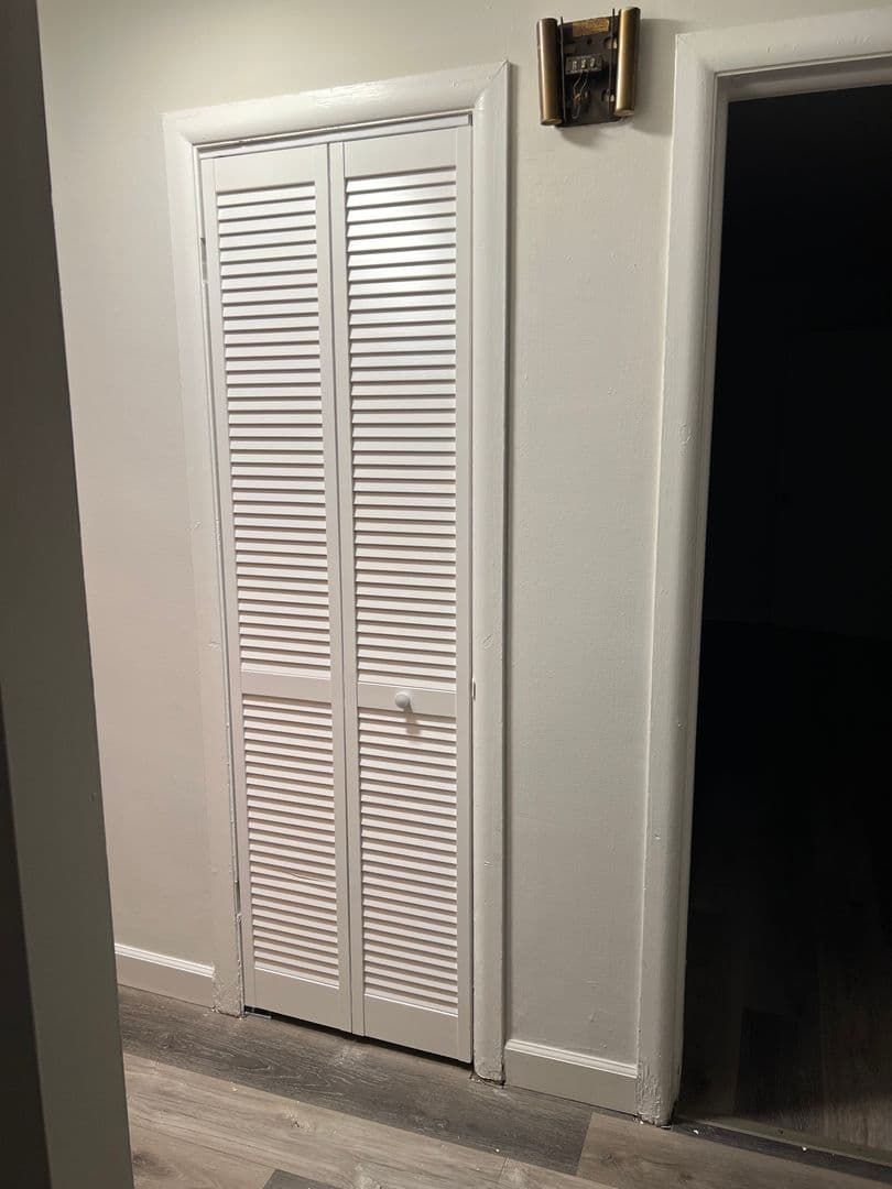 Chicago Apartment: 5718 N. Mozart St.