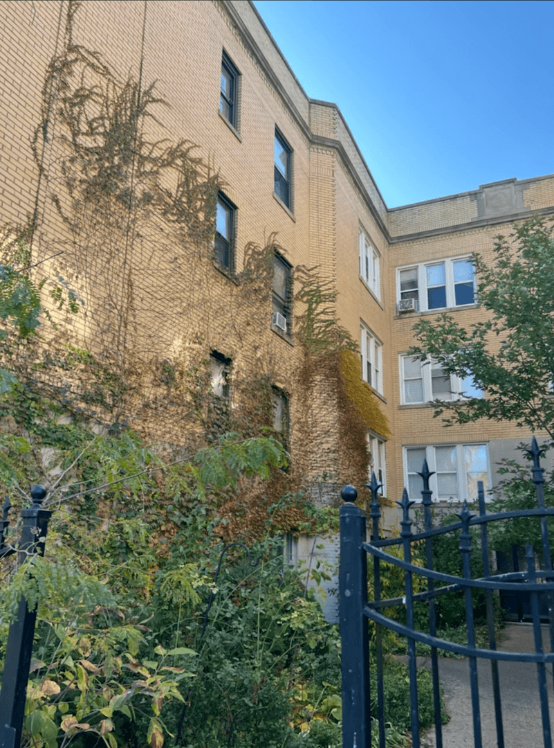 Chicago Apartment: 2200-2210 S. Marshall Blvd