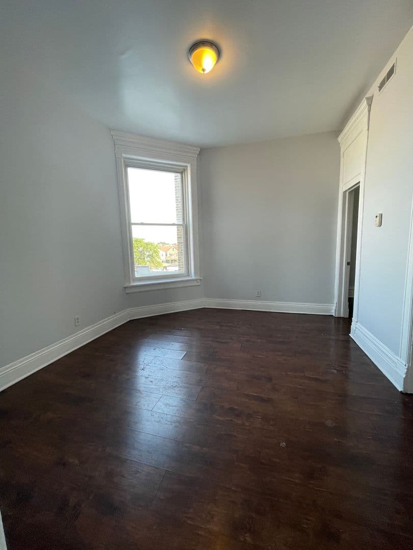 Chicago Apartment: 2003 W. Cermak Rd
