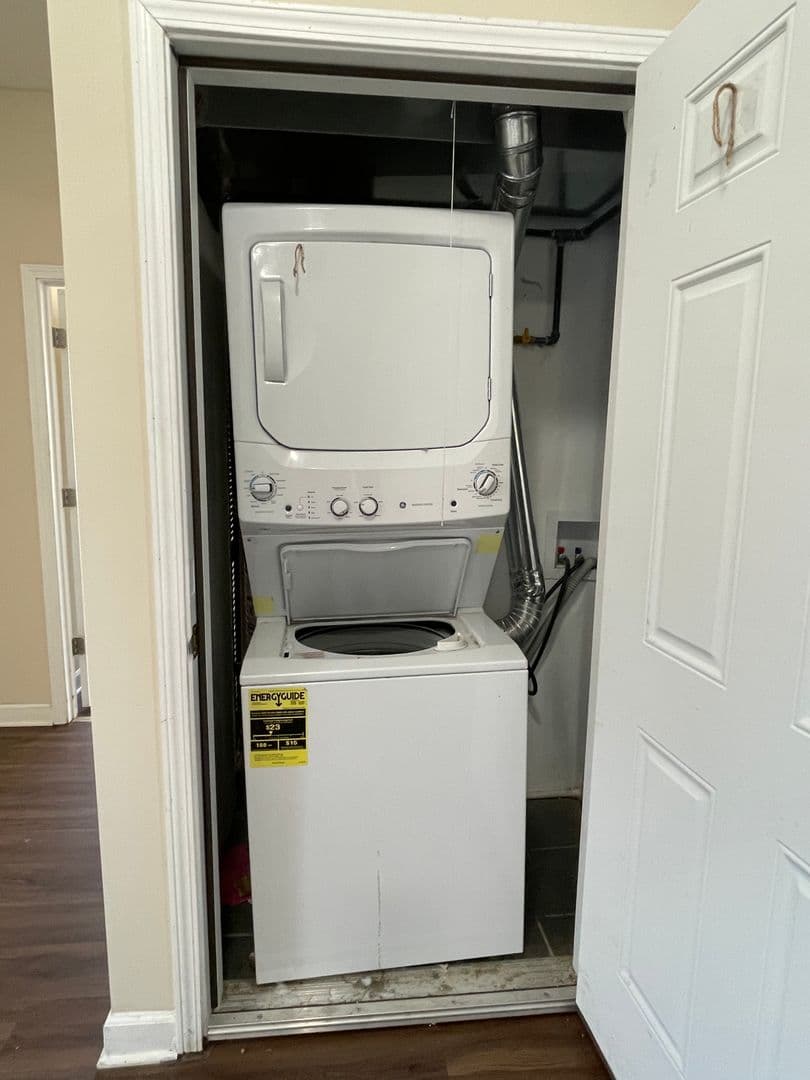 Chicago Apartment: 3042 W. Cullerton St
