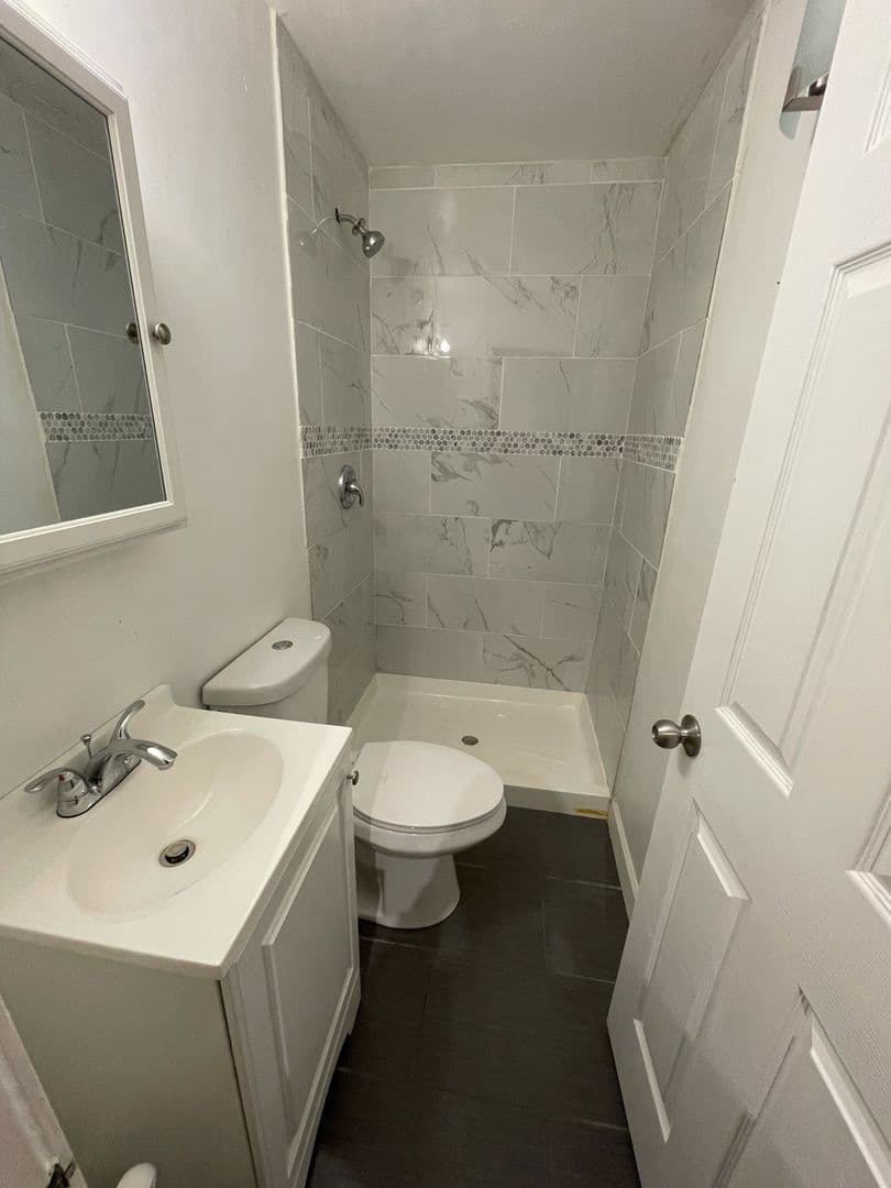 Chicago Apartment: 2065 Coulter St