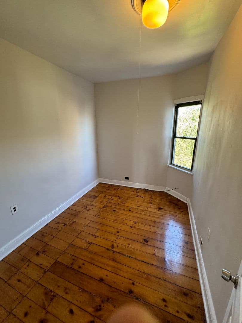 Chicago Apartment: 2065 Coulter St