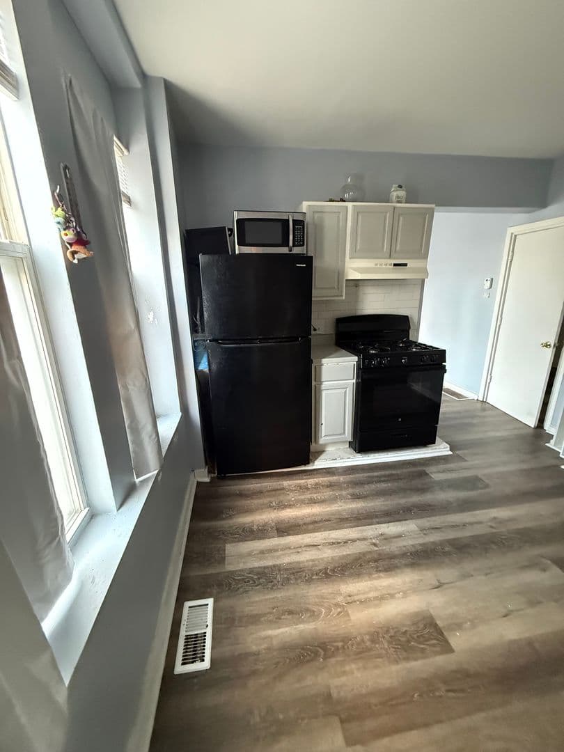 Chicago Apartment: 2101 S. Marshall Blvd & 2867-69 W. 21st St