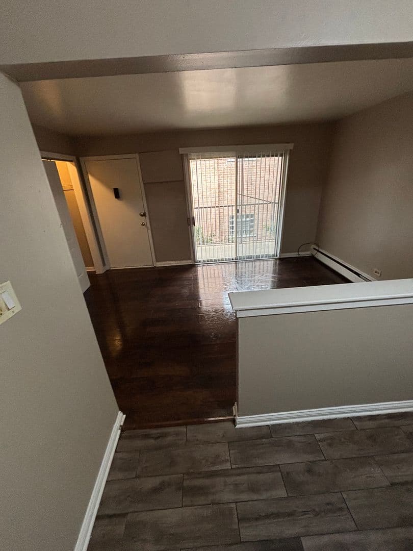 Calumet Park Apartment: 12510 S. Lincoln St