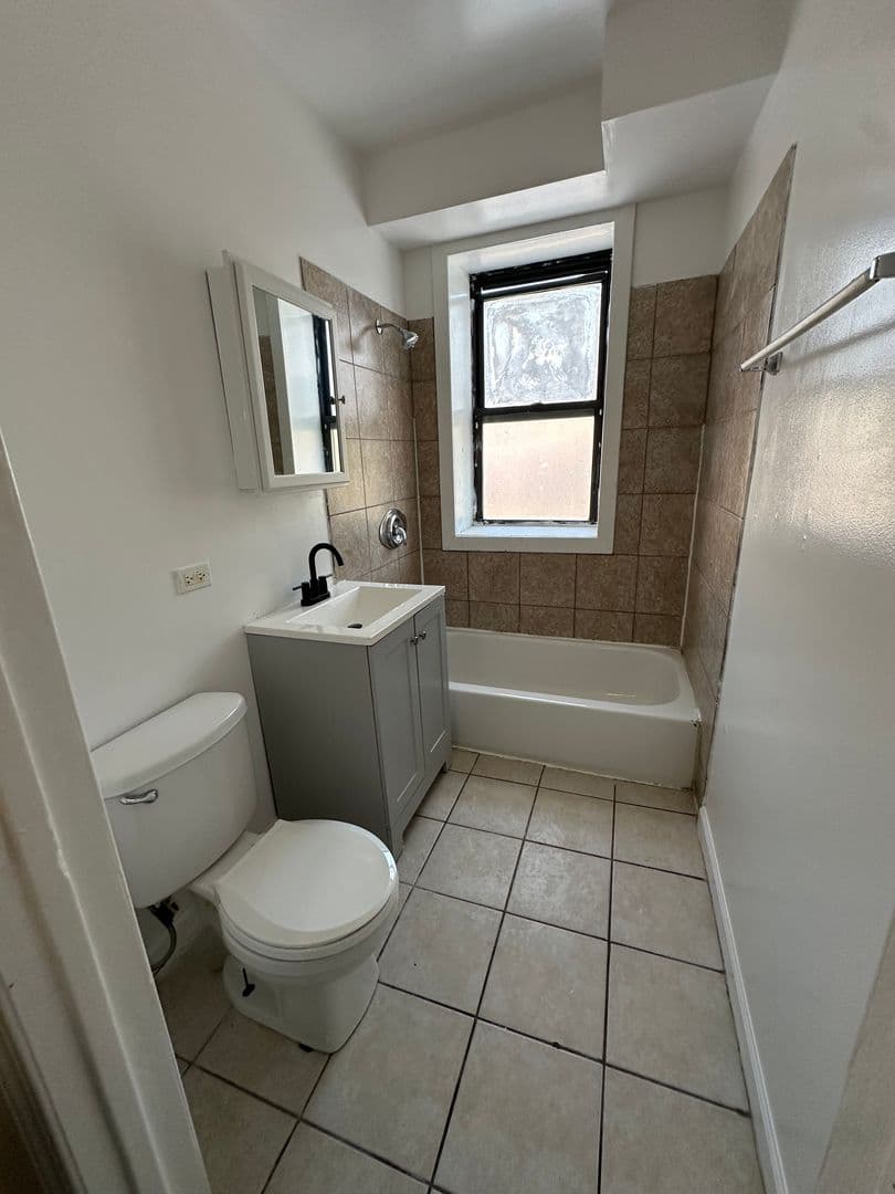 Chicago Apartment: 2200-2210 S. Marshall Blvd