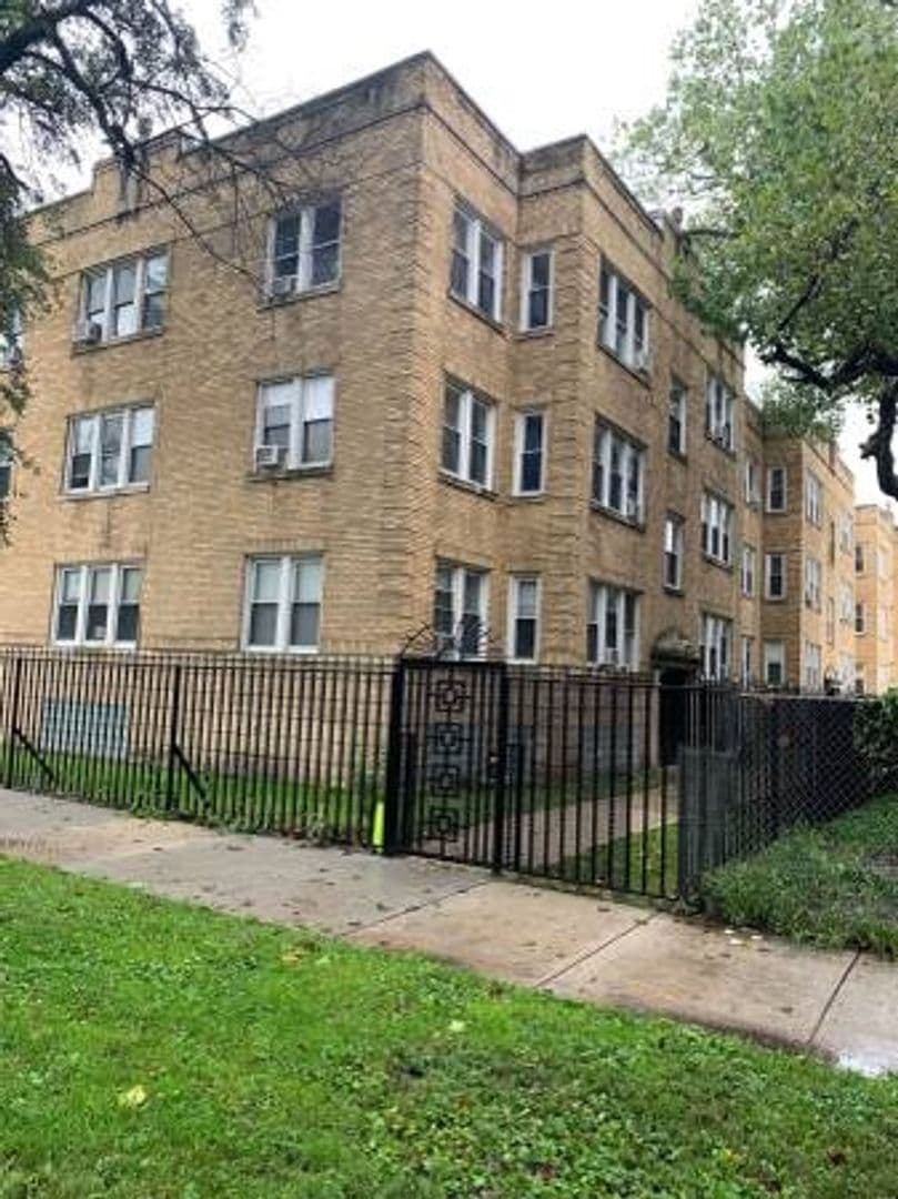 Chicago Apartment: 2917-21 W. 24th Blvd