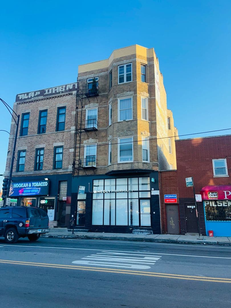 Chicago Apartment: 2003 W. Cermak Rd