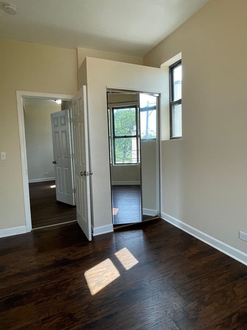 Chicago Apartment: 3042 W. Cullerton St