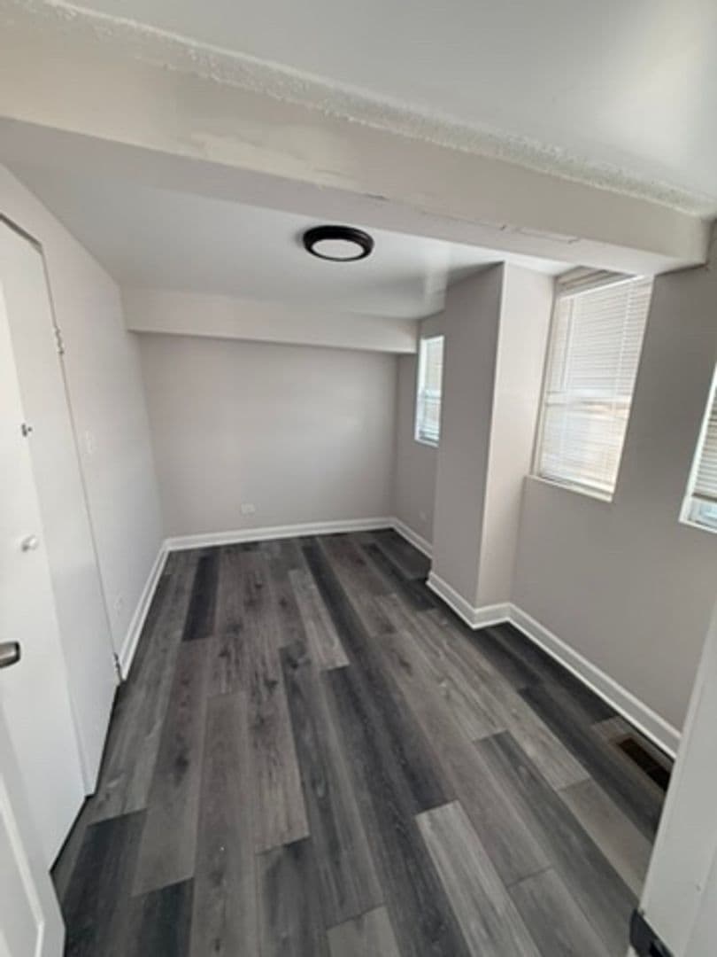 Chicago Apartment: 3004-3006 S. Archer Ave